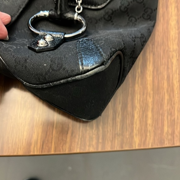 Pre loved Gucci bag. Has wear on corners but still looks nice. - Picture 3 of 6